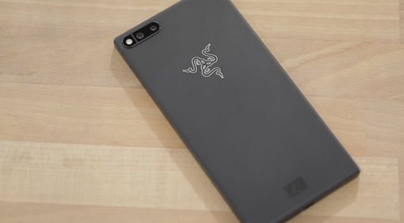 雷蛇公布售价700美元游戏手机 将与腾讯等公司合作
