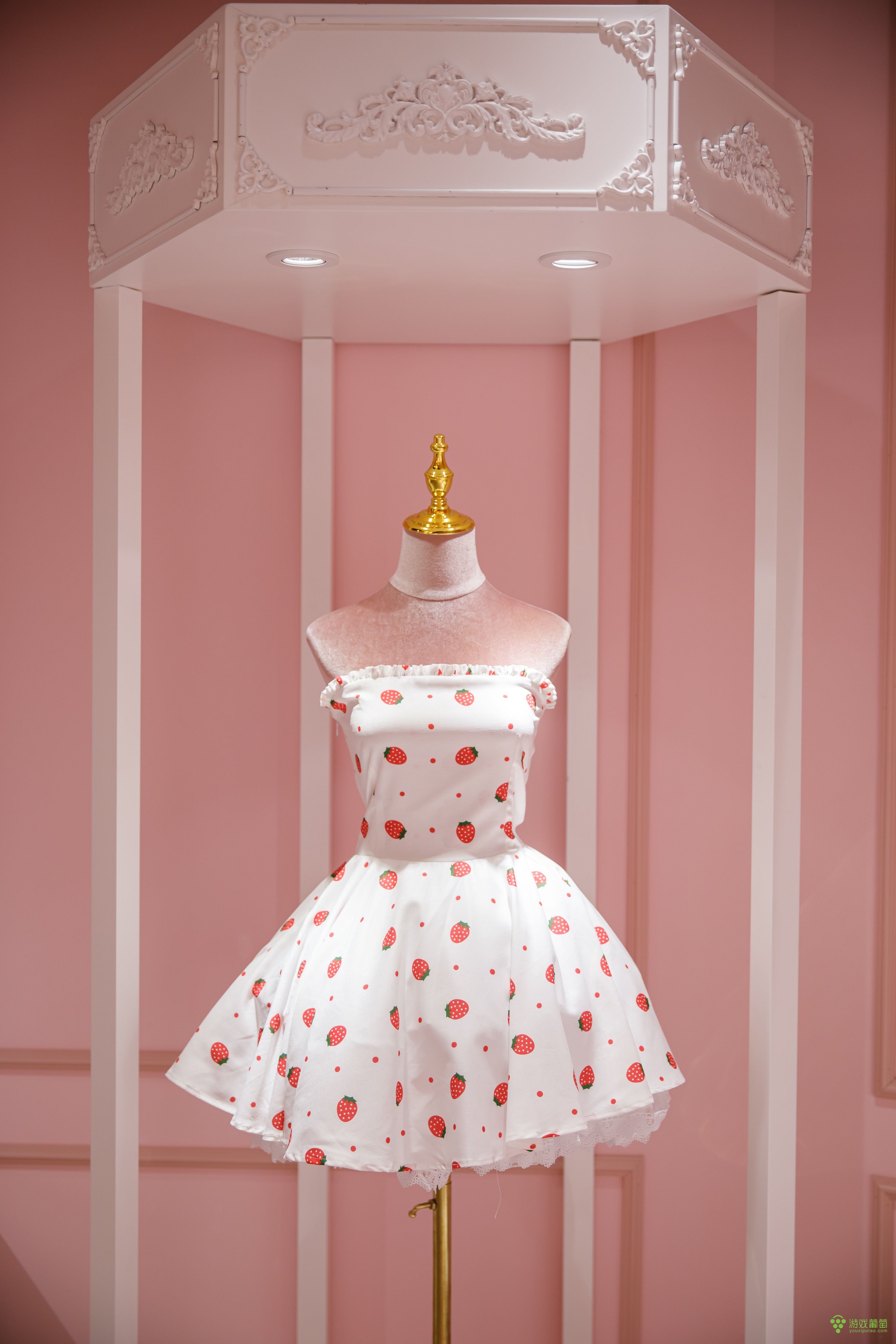 草莓裙-每代游戏都有的独具纪念意义的裙子.jpg