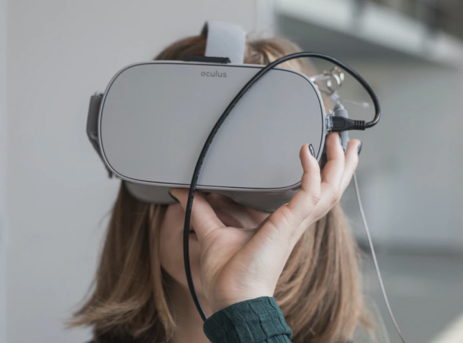 传斥资近30亿入局，腾讯准备认真做VR了？